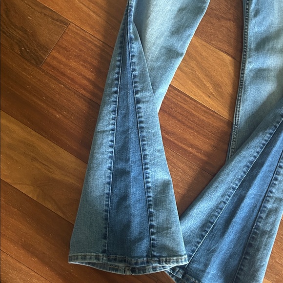 Levi's 70s Style Flare Bell Bottom Jeans -Size 25 - NWT - Picture 8 of 14